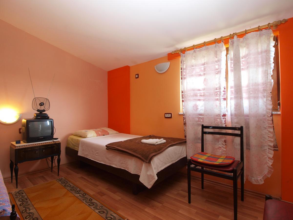 Apartments Slavica 382 Pula Exterior foto